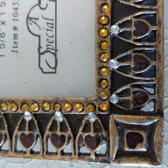 Small metal picture frame with golden stones. Glass/picture size 1 5/8" x 1 5/8" - Picture 4 of 9